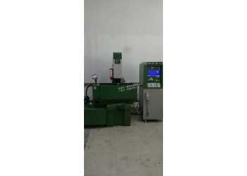 廠家直銷臺(tái)一放電加工機(jī)床CNC-400S精密銅鎢鋼鏡面火花機(jī)