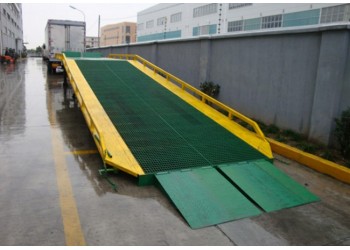 移動式登車橋集裝箱裝卸貨臺卡車裝卸升降臺 叉車移動升降調(diào)節(jié)板