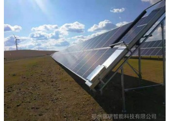 工商業光伏電站高效組件清潔機器，德瑞光伏板清潔機器人