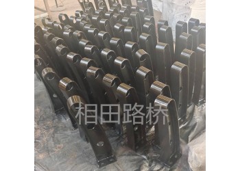鑄鋼護欄支架 橋梁護欄支撐架 300高76管牛角探頭